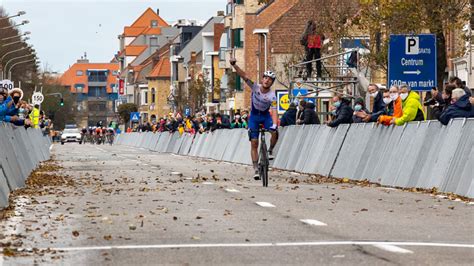Longue de 204 kilomètres, l'épreuve belge est souvent le théâtre de coups de bordures. Lampaert stormt naar winst in zinderende AG Driedaagse ...