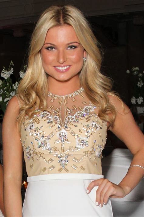 Zara Holland Shows Off Incredible Curves For Nude And Patriotic