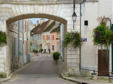 Living The Life In Saint Aignan Cravant En Bourgogne