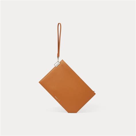 Brown Leather Multi Purpose Zipper Clutch กระเป๋า Dash