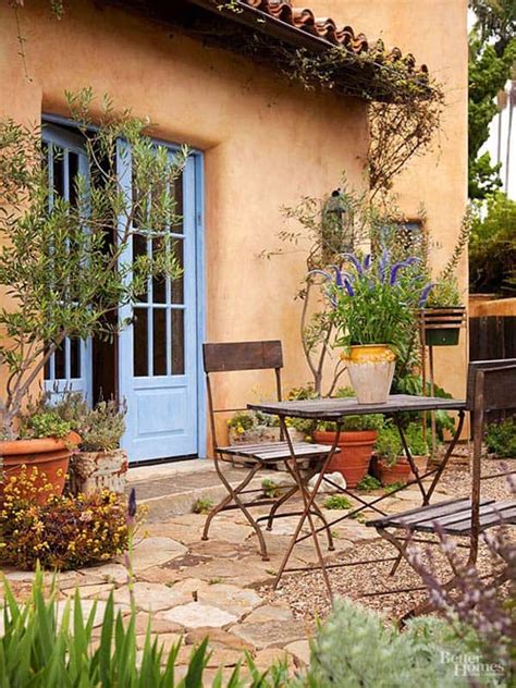 Even the smallest outdoor area has room for some greenery. 54 Cool and relaxing outdoor living spaces to welcome summer