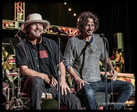 The album itself was written to honor mother love bone frontman andrew wood, a friend of cornell's, who died from a heroine overdose. Eddie and Chris.. just two hottest sitting there laughing ...