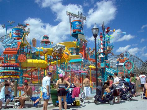 10 Top Mid-Atlantic Amusement Parks and Water Parks for Student Groups