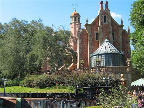 Video Disney Imagineers Offer Sneak Peek Into New Haunted Mansion
