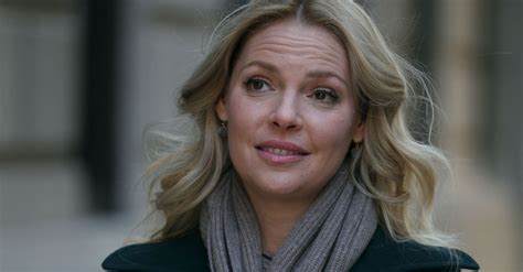 Veronique, living with her divorced mother, is going on holiday to mauritius with her father. Katherine Heigl Knows 'My Father The Hero' Would Never Get ...