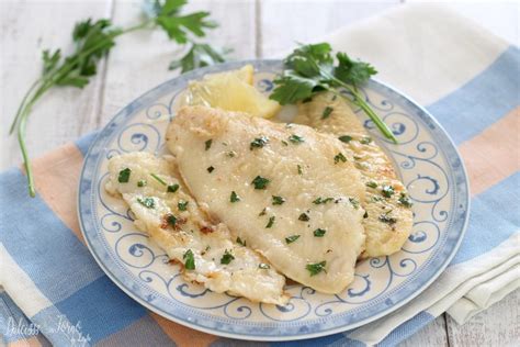 La platessa in padella cotta in questo modo ha un sapore davvero unico e strepitoso. Filetti di platessa alla mugnaia ricetta facile con il ...