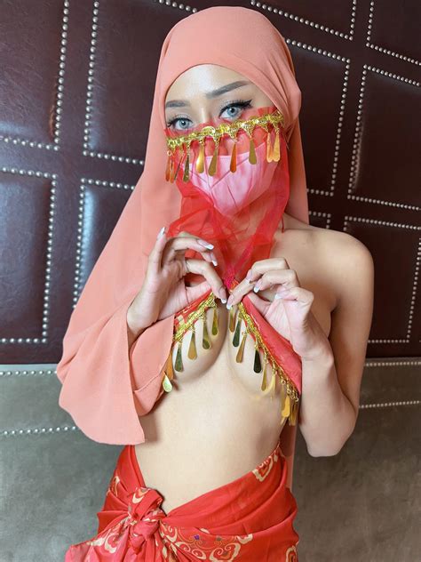 My favorite place to flex : r/NSFWAsianBeauties