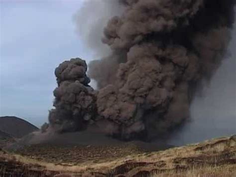 A video of the volcano spewing hot lava has gone viral. Eruption of Mount Etna in 2002 - YouTube