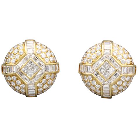Bulgari Diamond 18 Karat Gold Dome Earrings For Sale At 1stdibs Gold Diamond Buti Bulgari