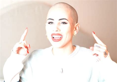 Cette Youtubeuse s'est rasée la tête, et c'est pour la plus belle des raisons - Elle