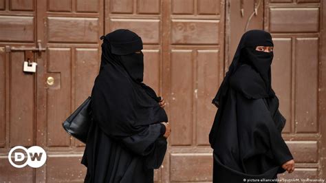 Saudi Prince Women Should Decide What To Wear Dw 03192018