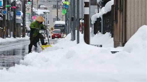Heavy Snowfall Causes 13 Dead And More Than 10000 Homes Without Power