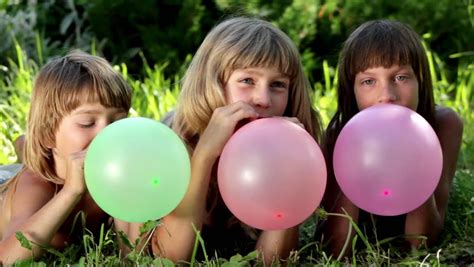 Blow Balloons To Get Chubby Cheeks ~ Alertonline