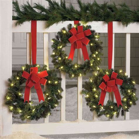 Beautiful And Modern Artificial Christmas Wreaths Live Enhanced