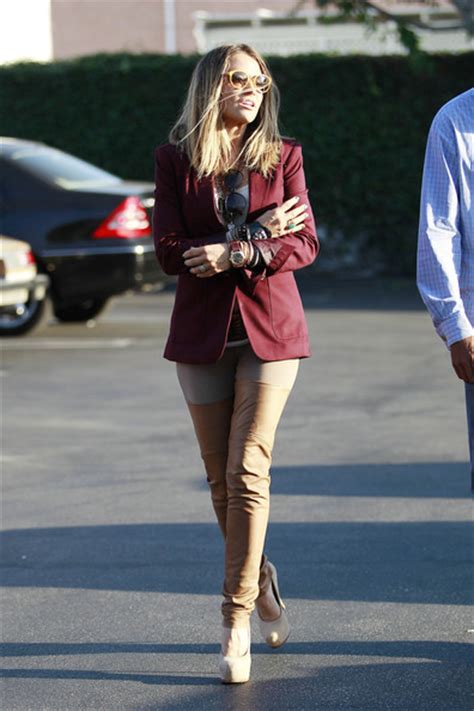 Brooke Mueller Smokes A Quick Cigarette Before Shopping At Fred Segal