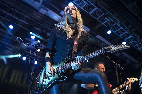 Alice Coopers Nita Strauss Gives Solo Album A Kickstart