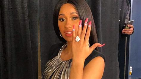Cardi B Engaged To Offset From Migos During Concert See Her Ring Vlr Eng Br