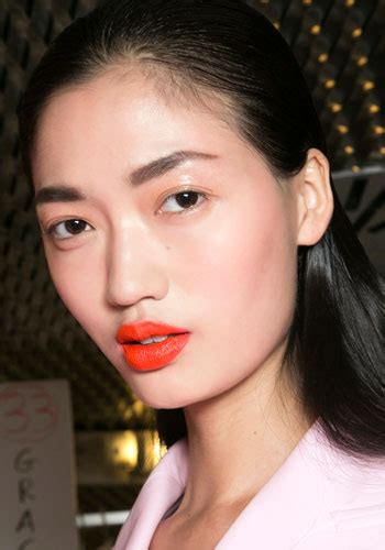 10 Tips For Pulling Off Bright Lipstick Elle Canada