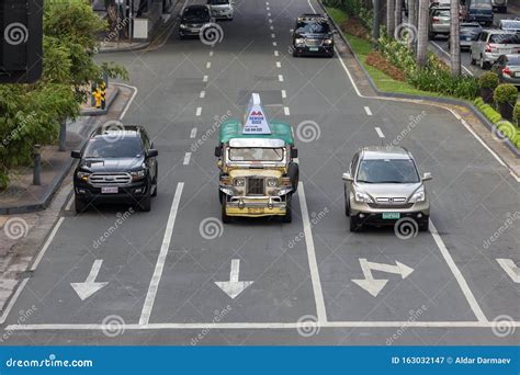 Manila Philippines June 30 2017 Heavy Traffic Many Cars On Road