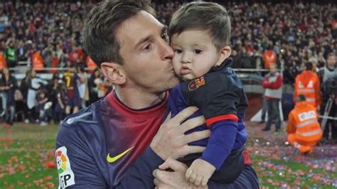 Leo Messi and Son Thiago Celebrate Life | UNICEF - YouTube