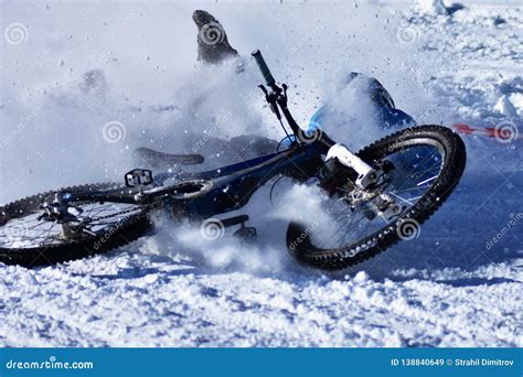 Winter Downhill Dh Mountain Biking Stock Image Image Of Helmet Snow