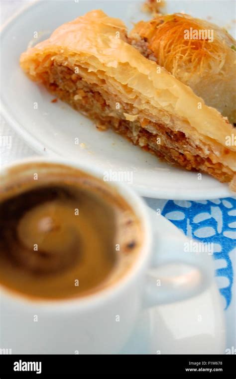 Griechische kaffeebar Fotos und Bildmaterial in hoher Auflösung Alamy
