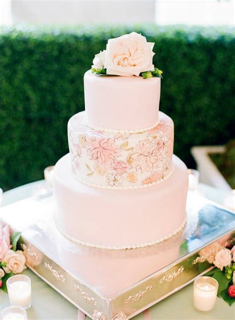 Not only should the wedding be memorable but the proposal should also be as memorable because this is the very special day, one of the biggest decision and men/women can take, to be together in matrimony. Summer Wedding Cake Ideas