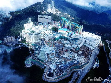 Rwg) /ɡənˈtiːŋ/, originally known as genting highlands resort is an integrated hill resort development comprising hotels, shopping malls, theme parks and casinos, perched on the peak of mount ulu kali at 1. Hotels near Genting Highlands, a breezy-resort town ...