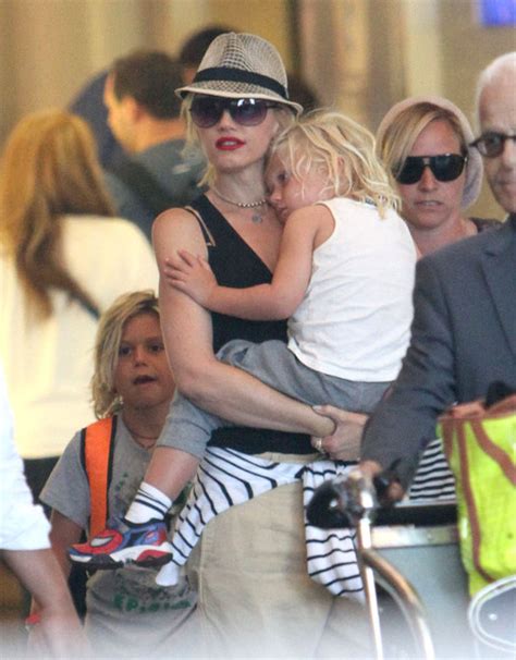 Gwen Stefani And Son Arriving On A Flight At Lax [august 8 2012] Gwen Stefani Photo 31771296