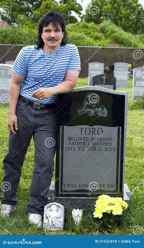 Yomo Toro Grave Editorial Stock Image Image Of Departed 31522419