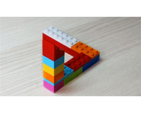 Lego Moc Triangle Optical Illusion By 37bricks Rebrickable Build