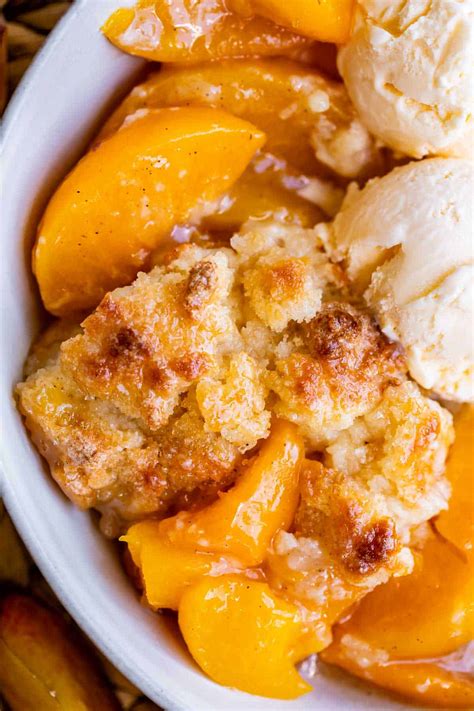 Easy Peach Cobbler Recipe Fresh Frozen Canned The Food Charlatan