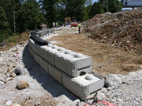 Redi Rock Retaining Wall With Geo Grid During Installation Si Precast