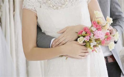 dicas valiosas para noivas que estão grávidas como se vestir no dia do casamento