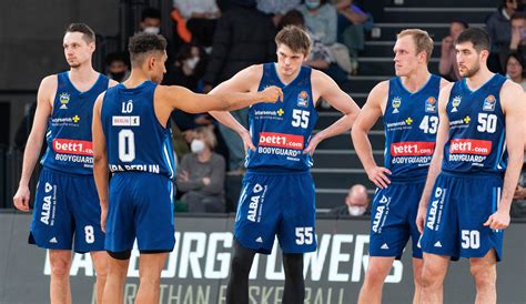 Bbl Elf Coronaf Lle Bei Meister Alba Berlin Spiel In Braunschweig