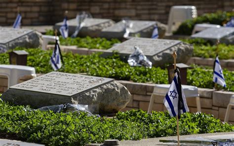 Israel Comes To Standstill As Sirens Sound Marking Start Of Memorial