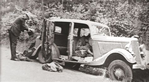 File 1932 Ford V 8 Containing The Remains Of Bonnie Parker And Clyde