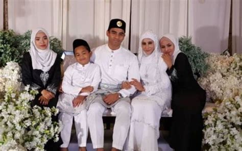 Tidak rugi menunjukkan kasih sayang dalam keluarga kerana anak akan membal membalas as kasih kasih sayang sayang itu apabil apabila a dia dewasa kasih sayang lahir daripada jiwa suci dan murni. A. Aida jawab 10 soalan panas - Hanya mahu cinta dan kasih ...