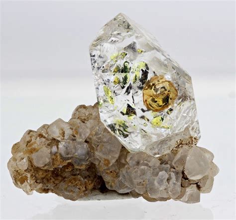 Quartz With Hydrocarbon Inclusions Beautiful Rocks Quartz Gems And