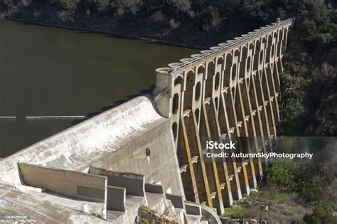 Bendungan Beton Lengkung Ganda Hidroelektrik Foto Stok Unduh Gambar