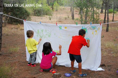 Por ejemplo jugar con las piñas de los pinos y jugar con. 8 ideas para pintar al aire libre - Tierra en las manos