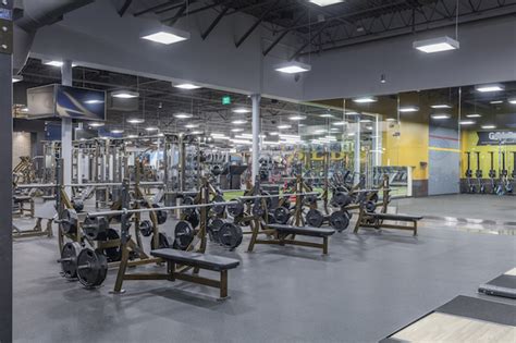 Residents around the area and students are usually the goers of this gym. Discover the New Gold's Gym Member Experience in Glendale, CA