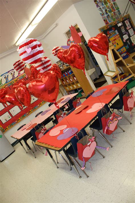 Decorating For Preschool Valentines Party Saint Valentine Kinder