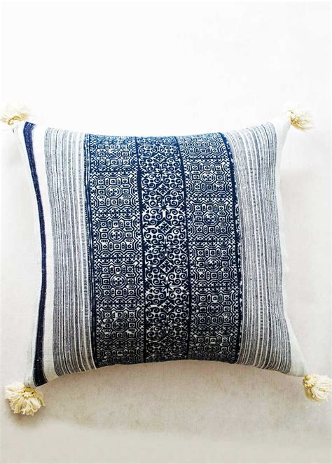 dao-hmong-batik-pillow-batik-pillow,-hmong-batik,-pillows