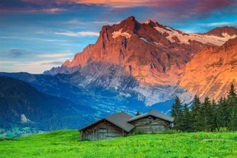 Las Montañas De Los Alpes Suizos También Se Pueden Disfrutar En Pleno