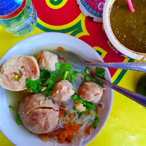 Jajanan bakso mercon memang sedang digandrungi banyak orang. Resep Bakso Granat Pedas