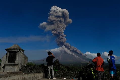 Philippine Volcano Spews Lava Fountains 56000 People Flee Komo