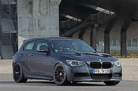 The bmw m135i is a very impressive all round package that is very well suited to everyday driving. Deze BMW M135i maakt gehakt van de A45 AMG - Autoblog.nl