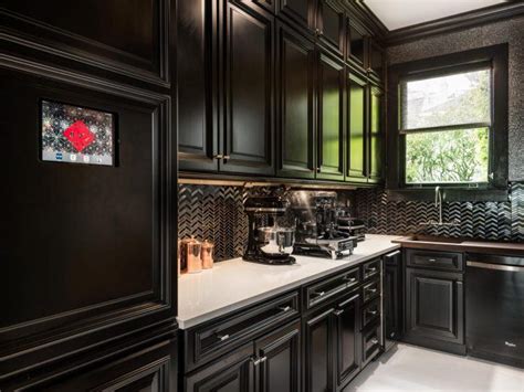 20 Stunning Black Kitchen Cabinets