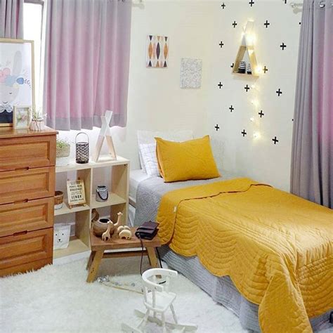 Seperti pada ruangan kamar ini yang tampak mewah dengan hampir keseluruhannya berwarna emas kombinasi coklat muda. 100 Gambar Desain Kamar Tidur Minimalis Ukuran 3X4 ...